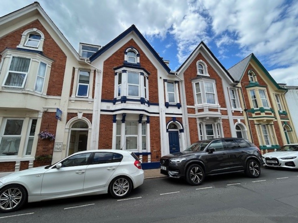 2 bed flat to rent in Northumberland Place, Teignmouth