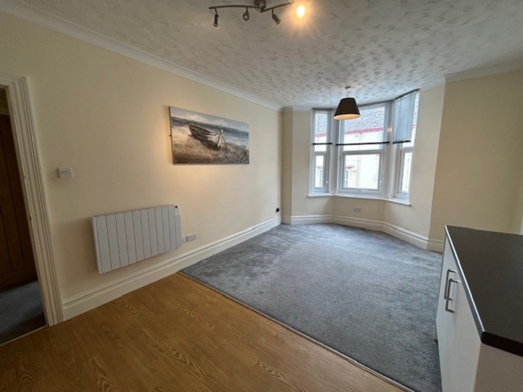 2 bed flat to rent in Northumberland Place, Teignmouth  - Property Image 3