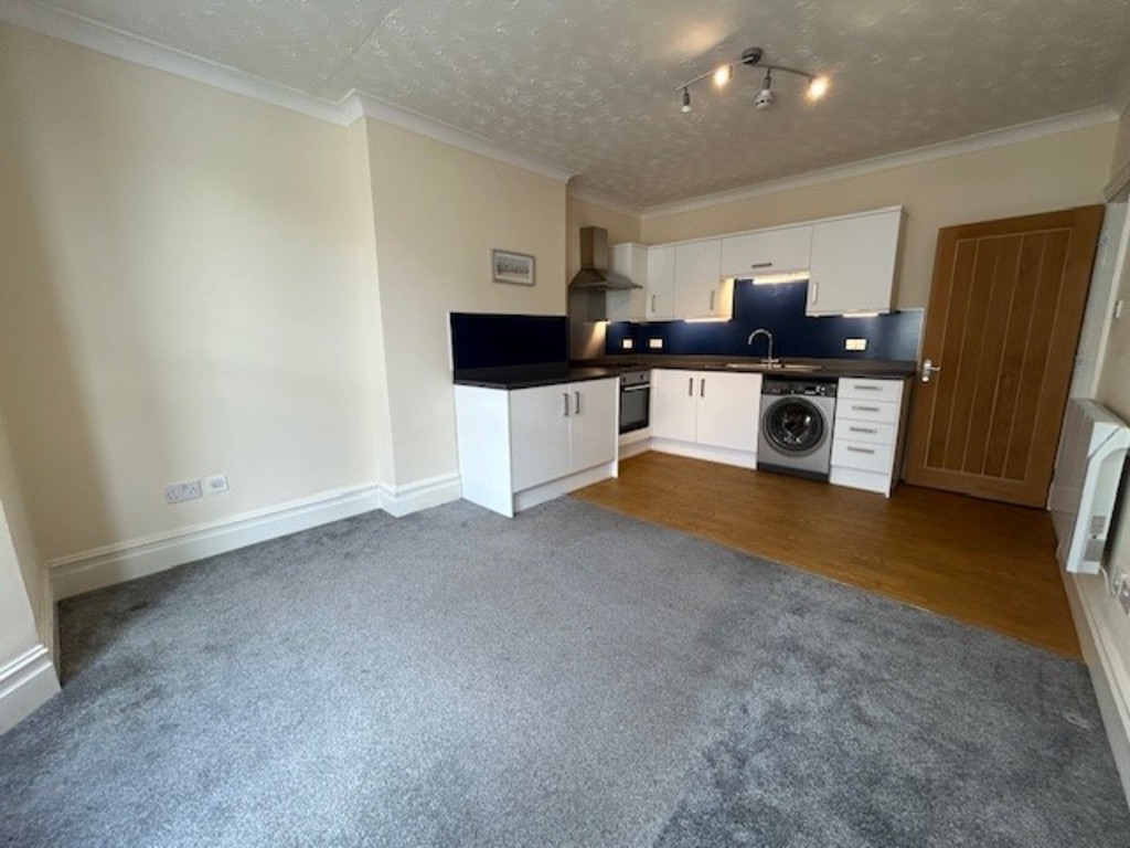 2 bed flat to rent in Northumberland Place, Teignmouth 3