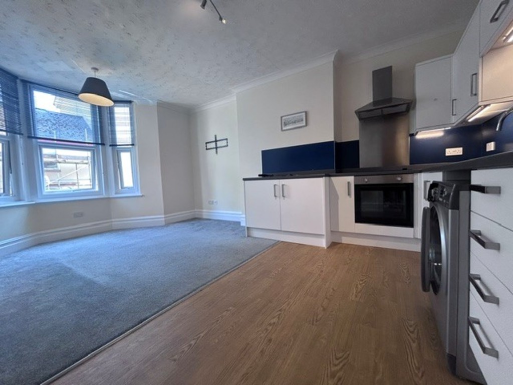 2 bed flat to rent in Northumberland Place, Teignmouth
