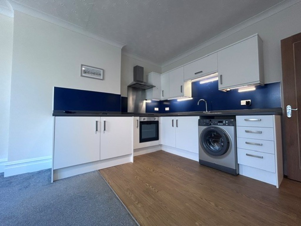 2 bed flat to rent in Northumberland Place, Teignmouth 4