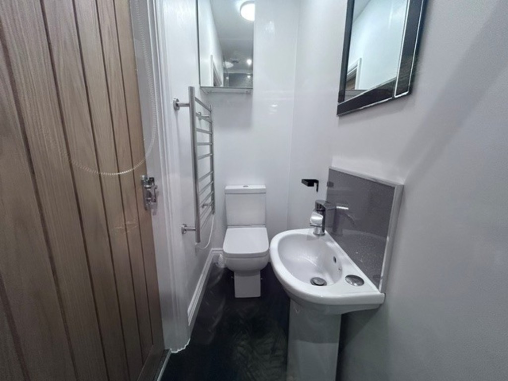 2 bed flat to rent in Northumberland Place, Teignmouth  - Property Image 8