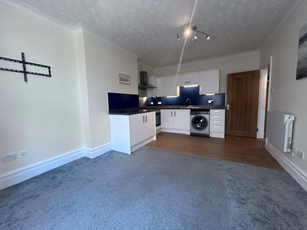 2 bed flat to rent in Northumberland Place, Teignmouth 3