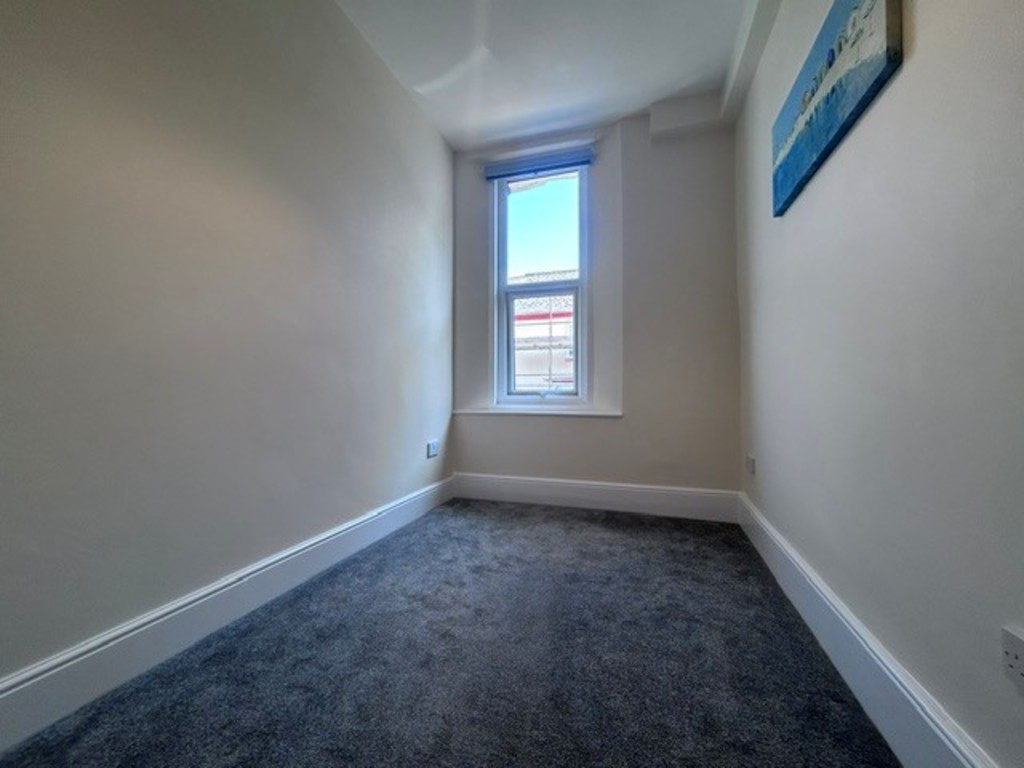 2 bed flat to rent in Northumberland Place, Teignmouth 5