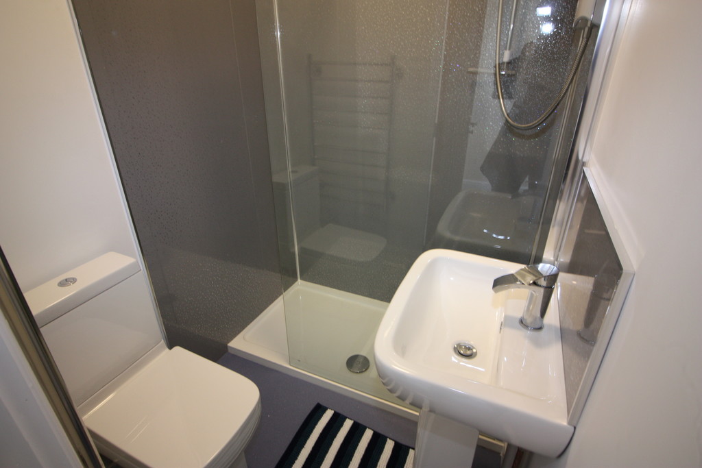 2 bed flat to rent in Northumberland Place, Teignmouth  - Property Image 7