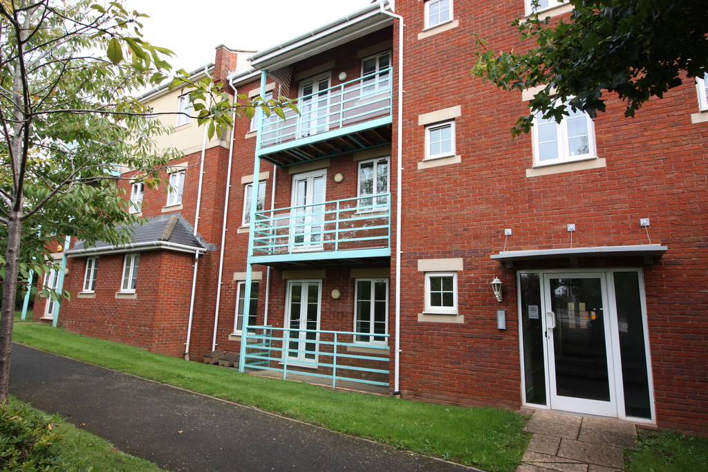 2 bed flat to rent in Russell Walk, Exeter - Property Image 1