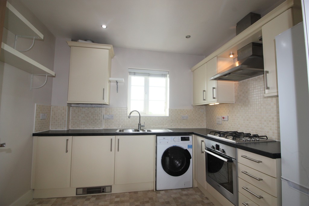 2 bed flat to rent in Russell Walk, Exeter  - Property Image 3