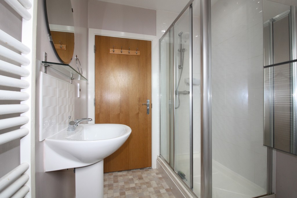 2 bed flat to rent in Russell Walk, Exeter  - Property Image 4