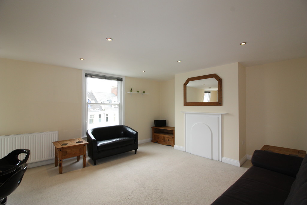 1 bed flat to rent in Shirehampton House, 35-37 St Davids Hill 1