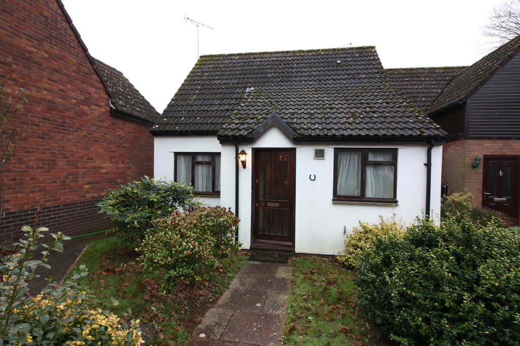 2 bed chalet to rent in Longmeadow, Broadclyst, Exeter - Property Image 1