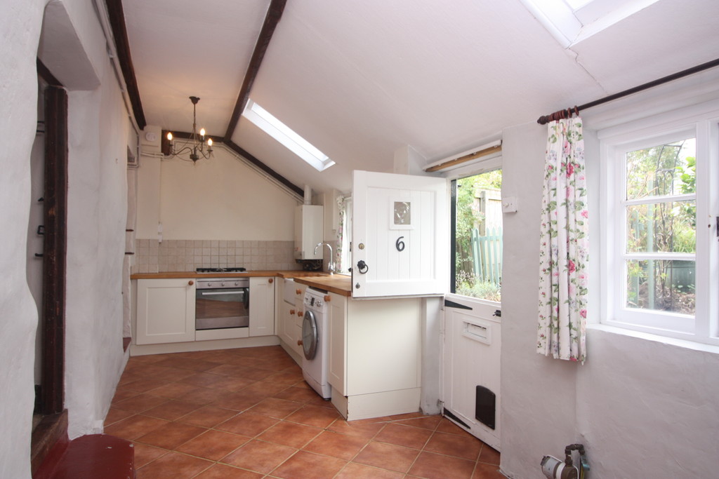 2 bed cottage to rent in Chapel Road, Alphington, Exeter 2