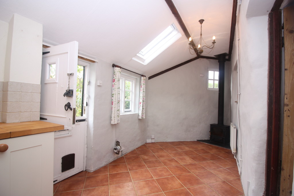 2 bed cottage to rent in Chapel Road, Alphington, Exeter 3