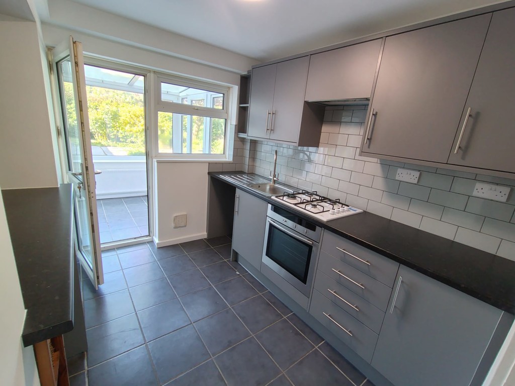 2 bed apartment to rent in Mincinglake Road 3