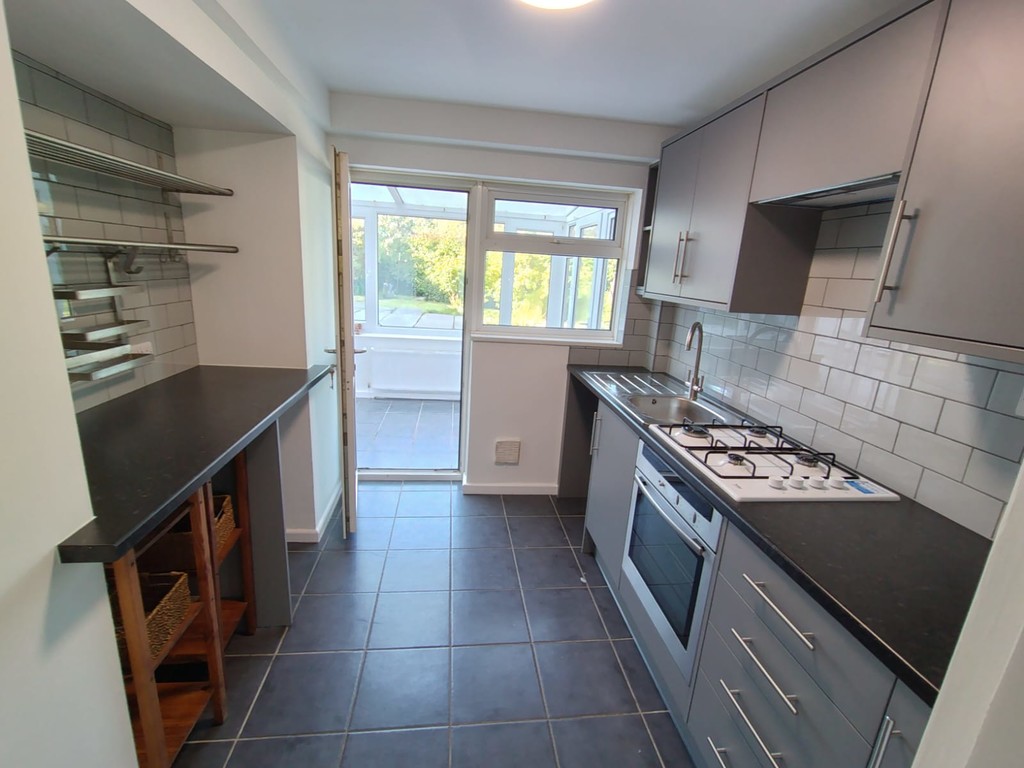 2 bed apartment to rent in Mincinglake Road  - Property Image 3
