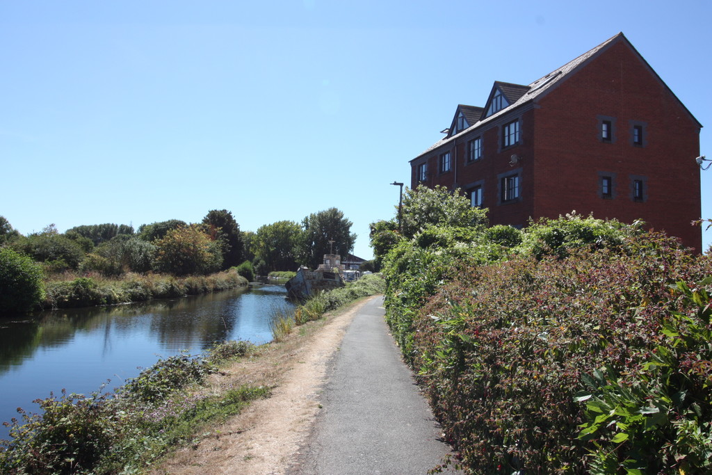 2 bed apartment to rent in River Meadows, Water Lane