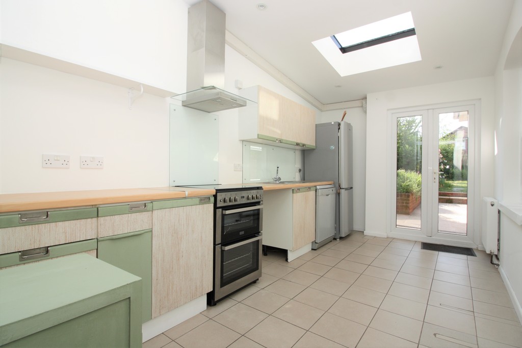 4 bed semi-detached house to rent in South Avenue, Exeter, EX1 4