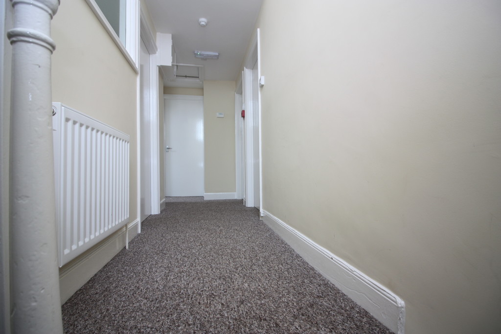 2 bed flat to rent in Elm Grove Road 10