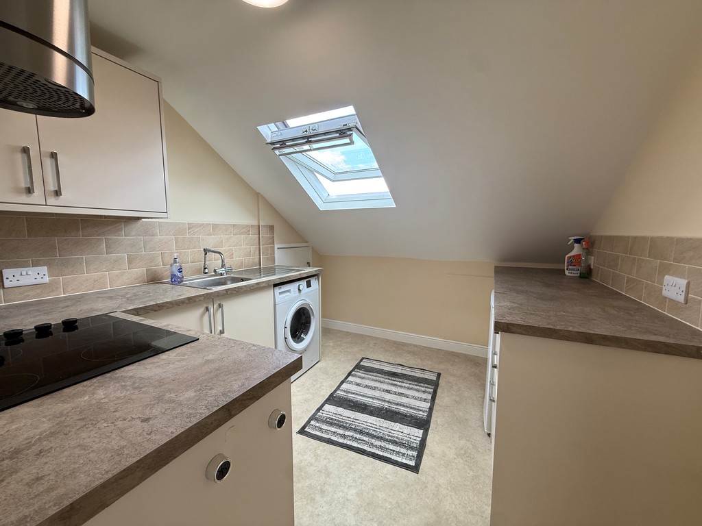 2 bed flat to rent in Elm Grove Road  - Property Image 3