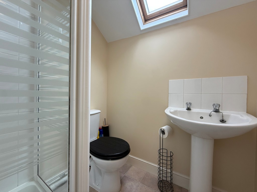 2 bed flat to rent in Elm Grove Road 7