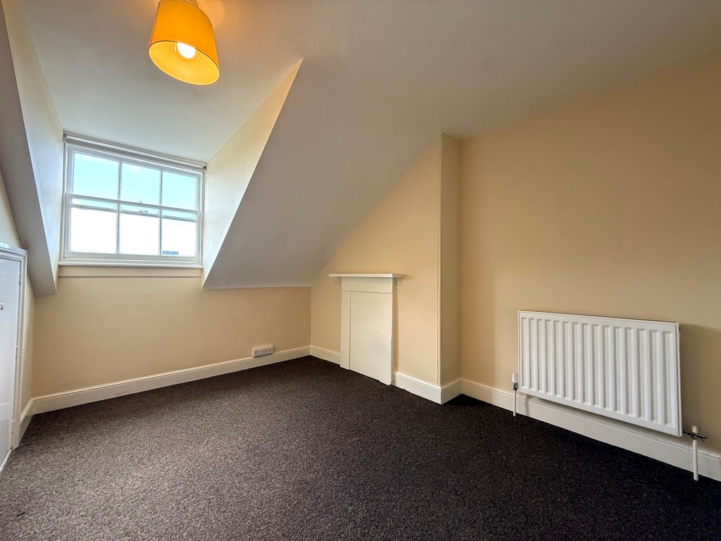 2 bed flat to rent in Elm Grove Road 6