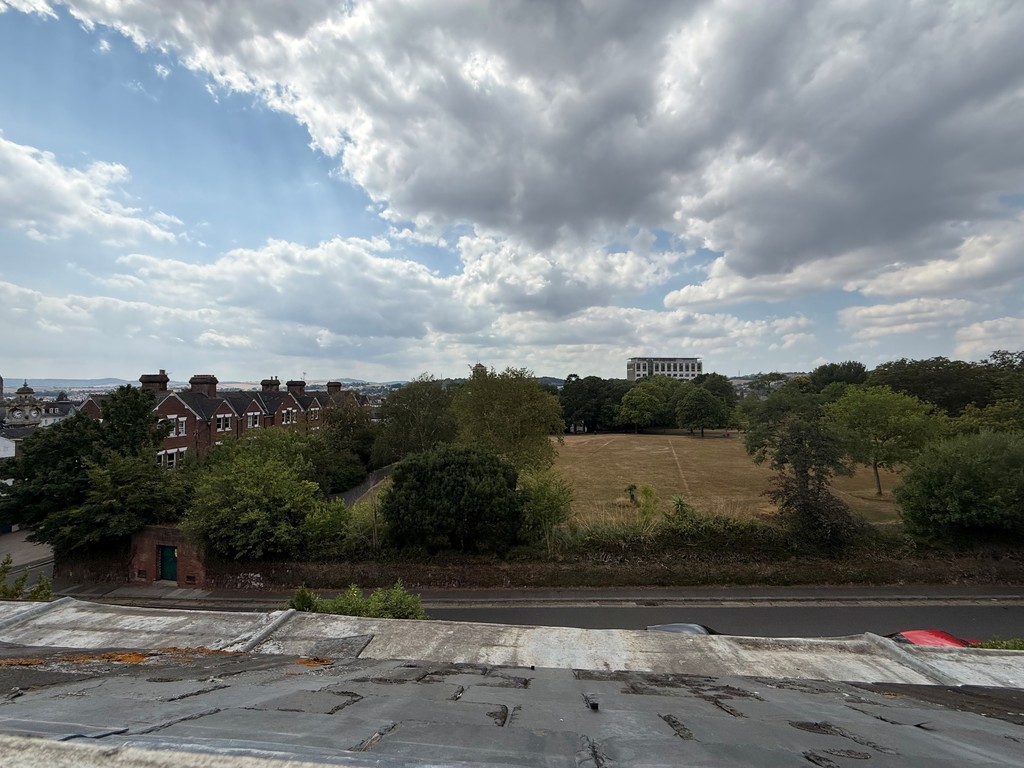 2 bed flat to rent in Elm Grove Road 9