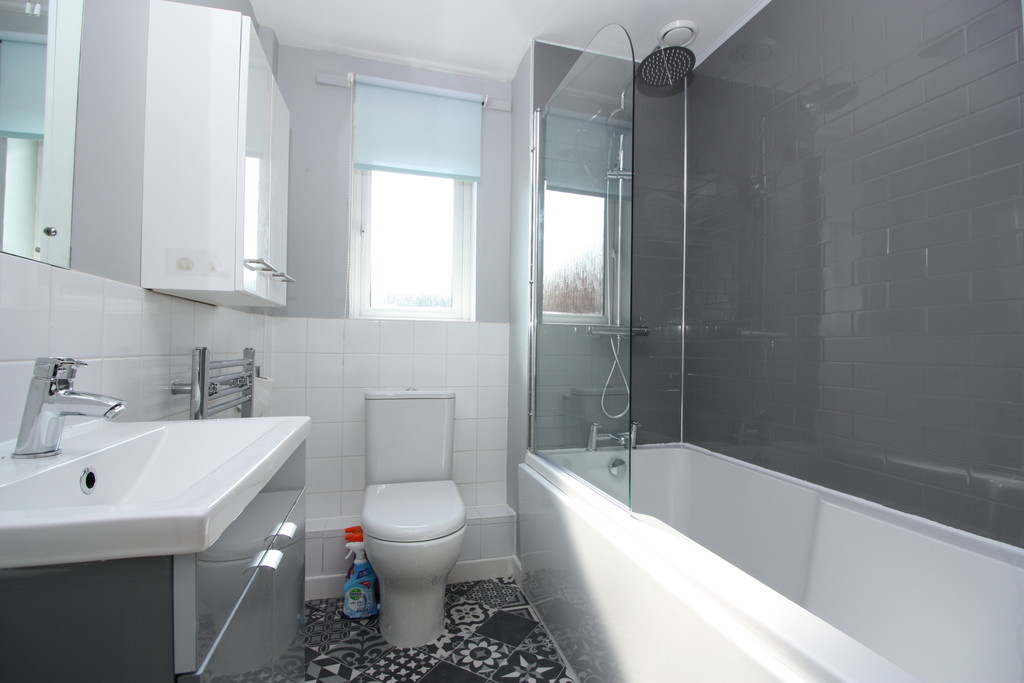 2 bed apartment to rent in Heraldry Walk 5