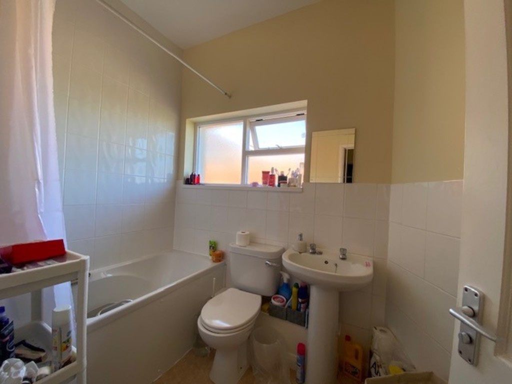 3 bed apartment to rent in New North Road, Exeter, EX4 5