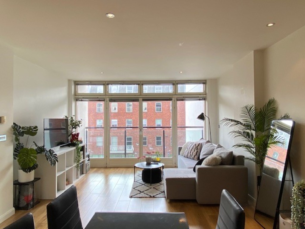1 bed apartment for sale in Trinity Apartments, Roman Walk  - Property Image 2