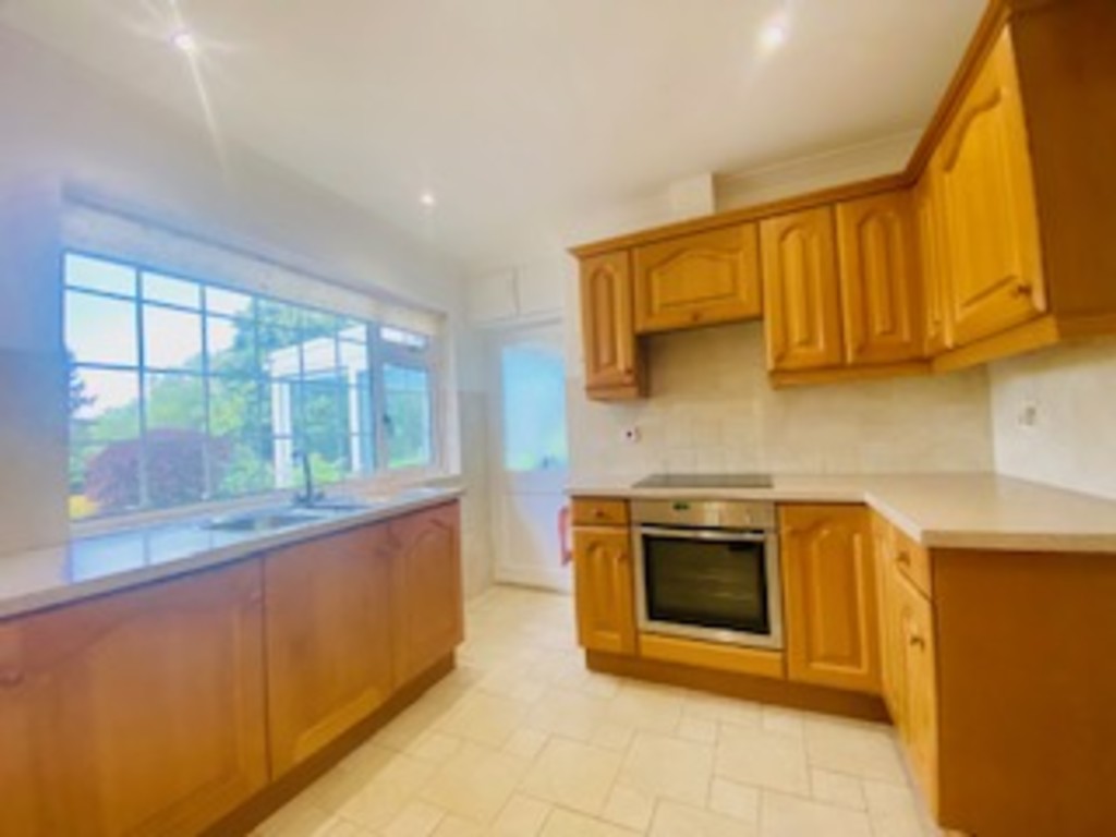 4 bed detached bungalow to rent in Moorlake, CREDITON 6