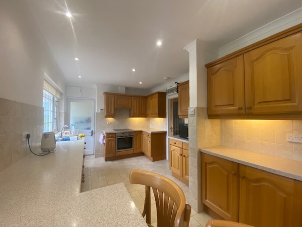 4 bed detached bungalow to rent in Moorlake, CREDITON 4