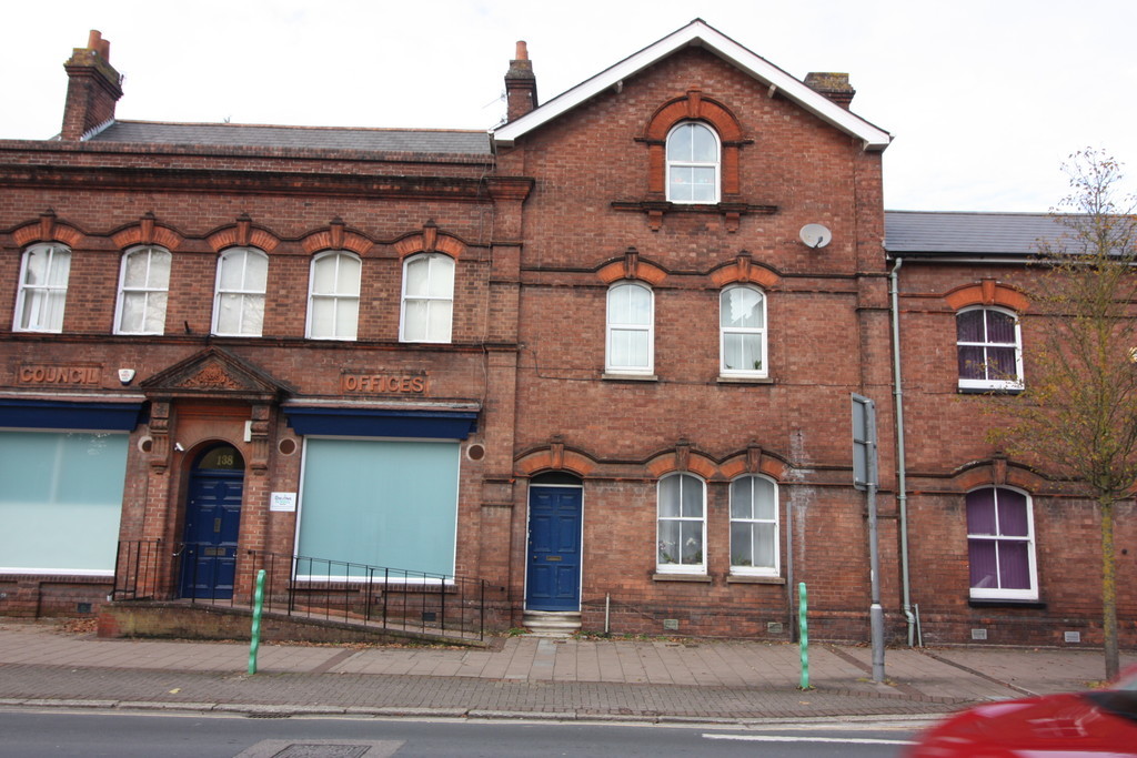 1 bed studio flat to rent in Cowick Street 12