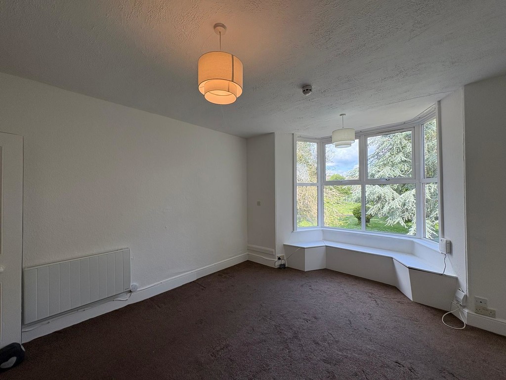 1 bed studio flat to rent in Cowick Street 2