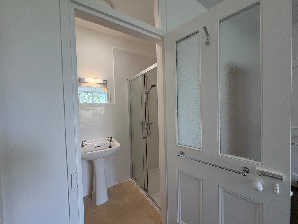 1 bed studio flat to rent in Cowick Street 5