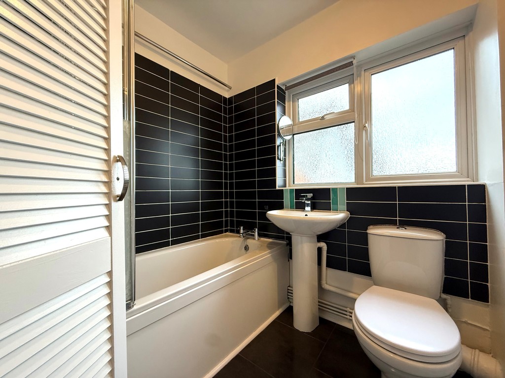 2 bed apartment for sale in Flat E, 27 Well Street 2