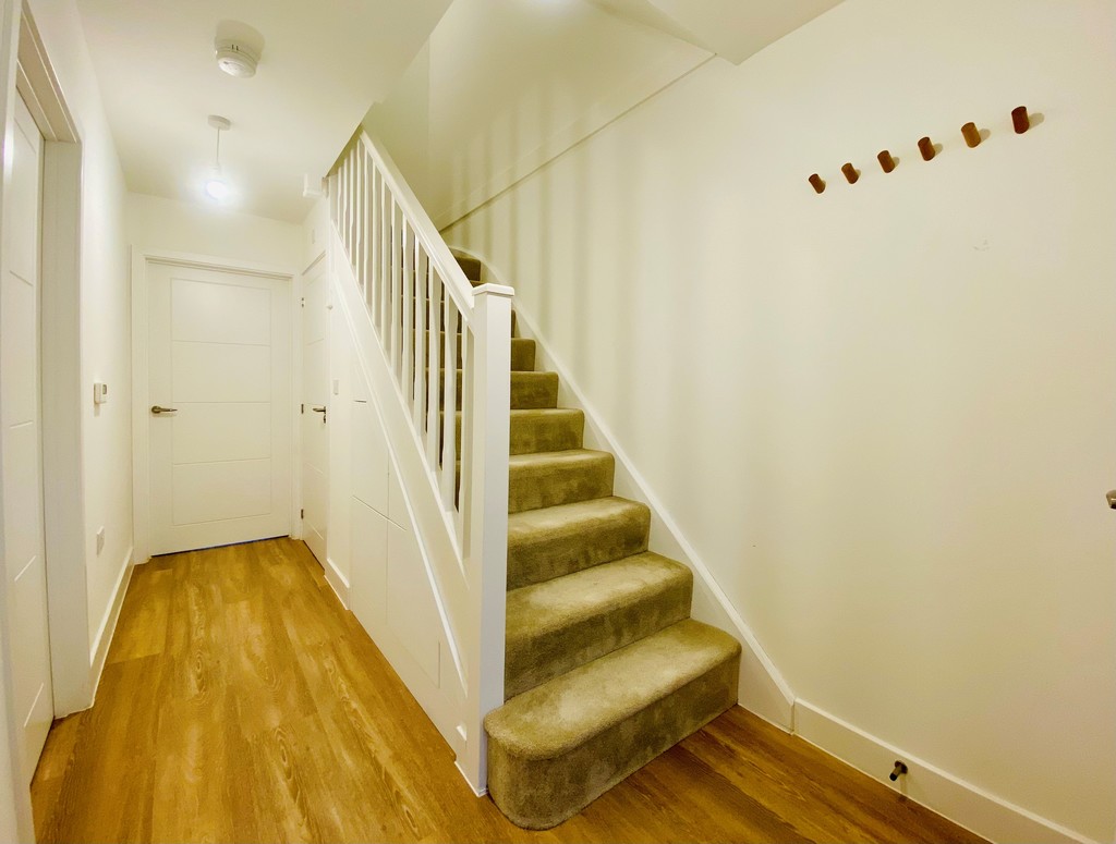 2 bed end of terrace house to rent in 61 Quarry Heights 5