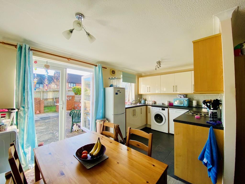 2 bed terraced house for sale in Tower Gardens, Crediton  - Property Image 6
