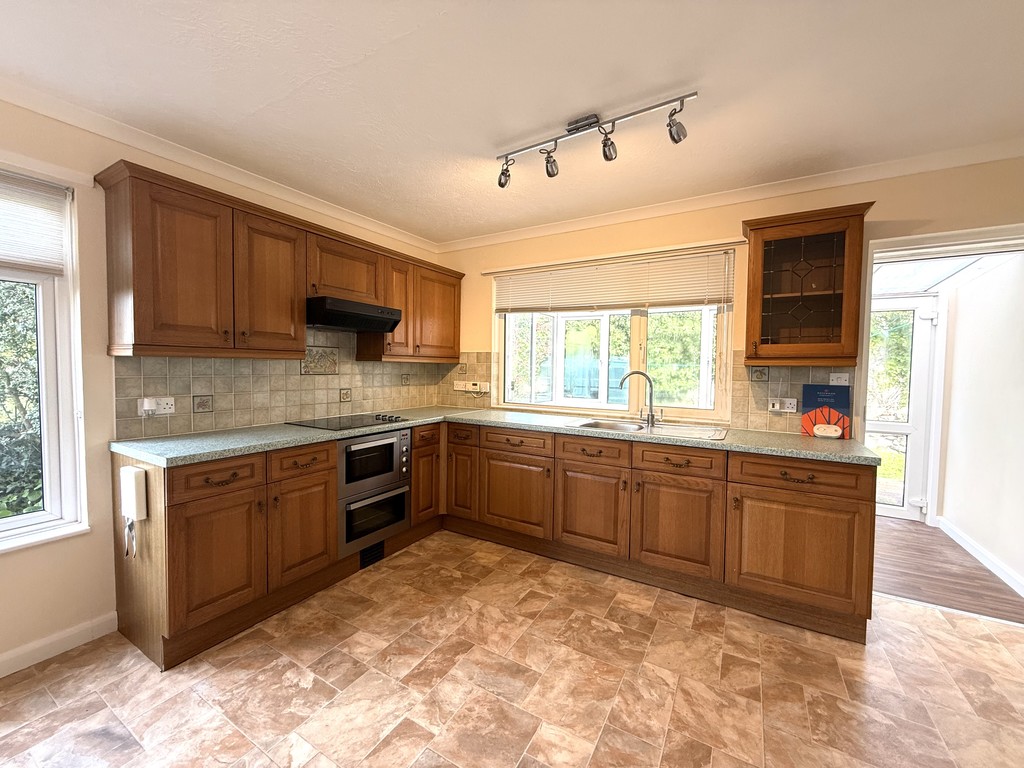 3 bed detached bungalow to rent in Morchard Bishop  - Property Image 5