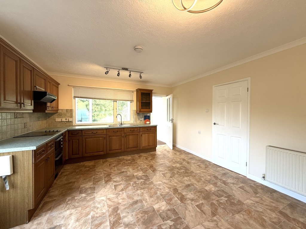 3 bed detached bungalow to rent in Morchard Bishop  - Property Image 6