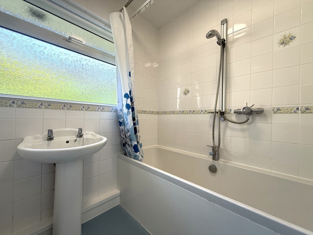 3 bed detached bungalow to rent in Morchard Bishop  - Property Image 10