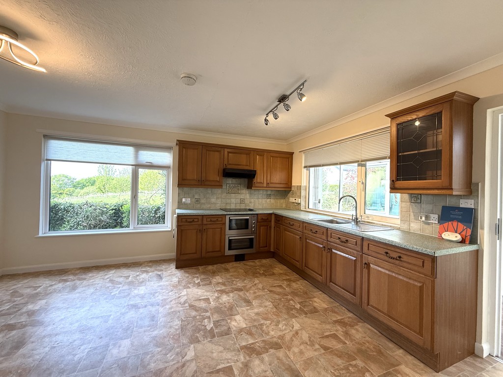 3 bed detached bungalow to rent in Morchard Bishop  - Property Image 7