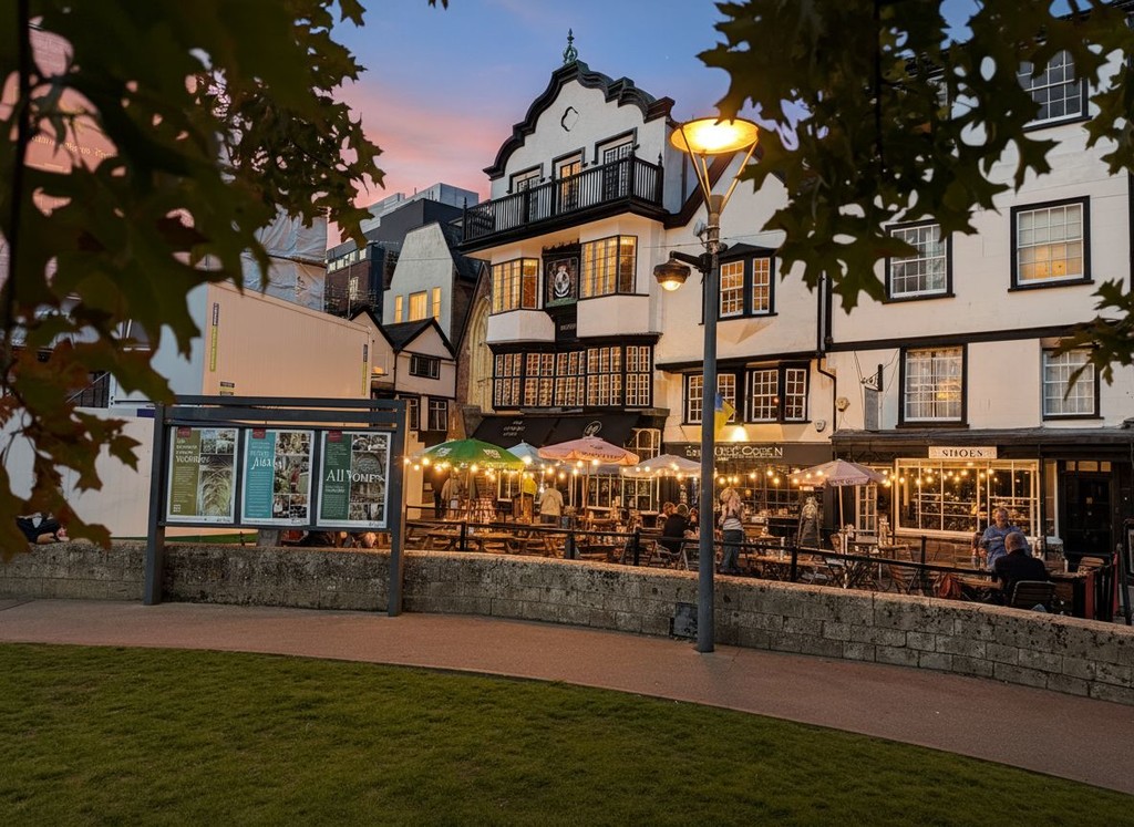 2 bed terraced house to rent in Catherine Street, Exeter, EX1 32