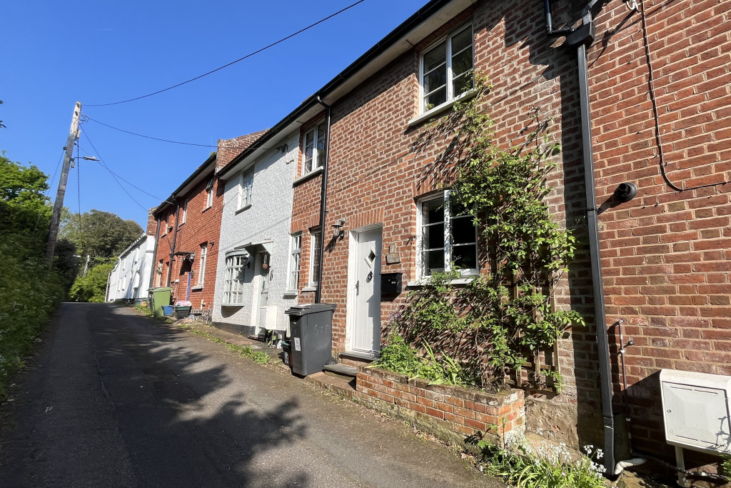 2 bed terraced house to rent in Torrington Place, Kenton, EX6 8