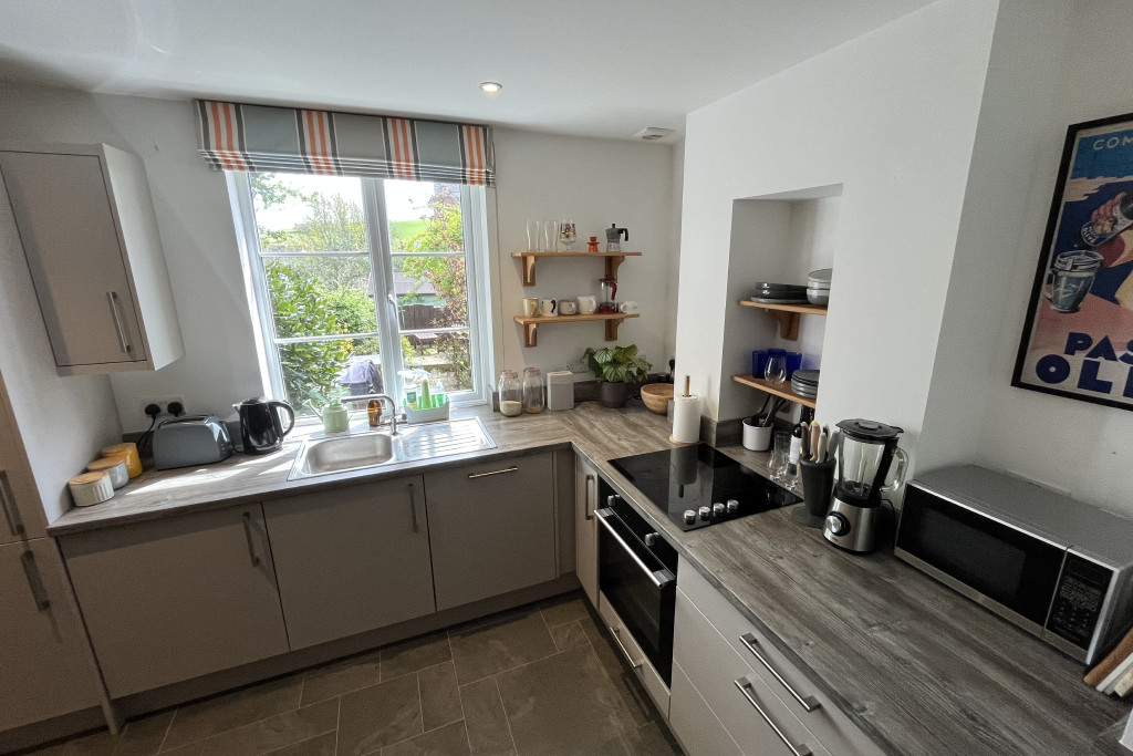 2 bed terraced house to rent in Torrington Place, Kenton, EX6  - Property Image 6