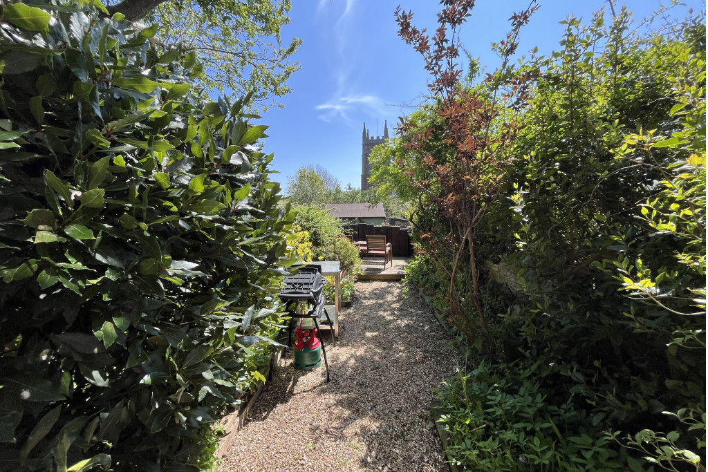 2 bed terraced house to rent in Torrington Place, Kenton, EX6 6