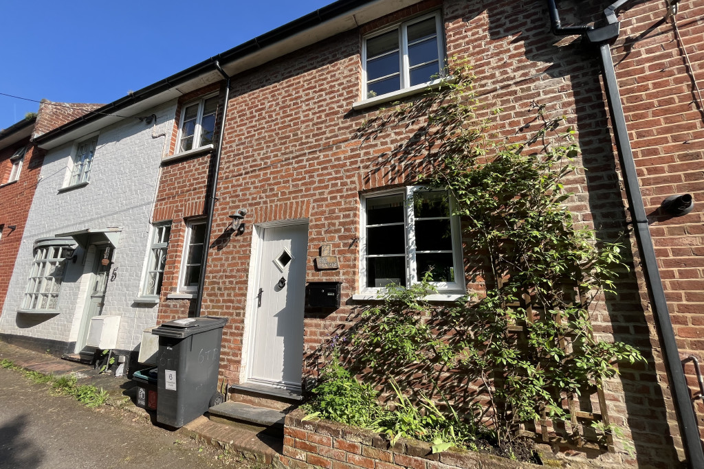 2 bed terraced house to rent in Torrington Place, Kenton, EX6 14