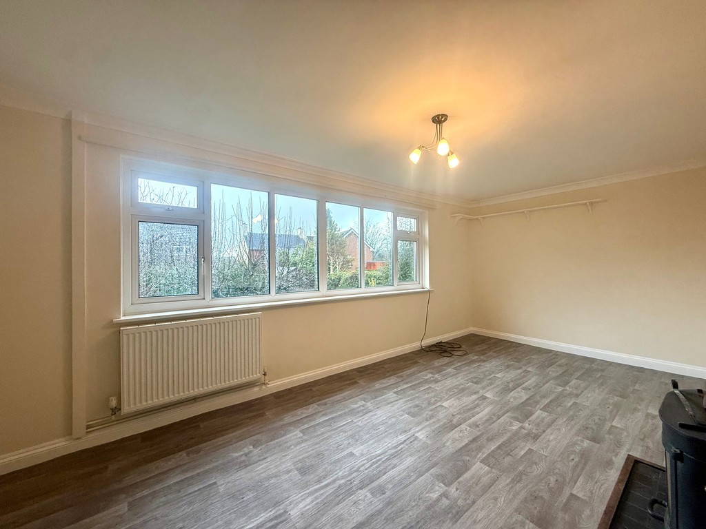 2 bed detached bungalow to rent in Creedy Road, Crediton, EX17 6