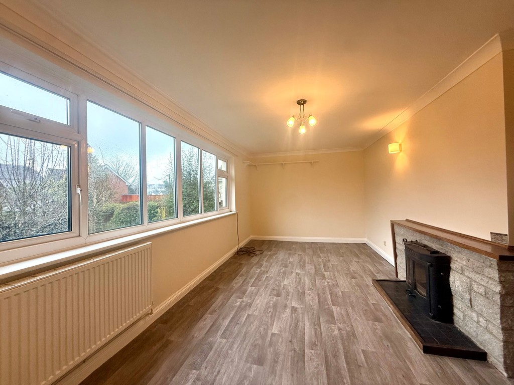 2 bed detached bungalow to rent in Creedy Road, Crediton, EX17 7