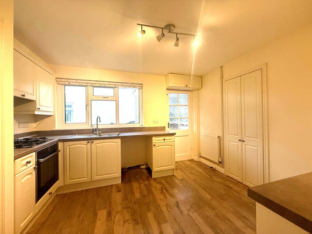 2 bed detached bungalow to rent in Creedy Road, Crediton, EX17  - Property Image 3