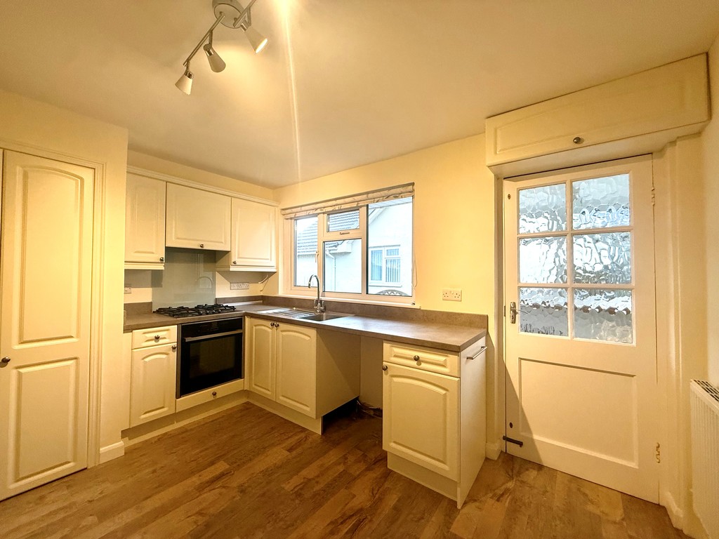 2 bed detached bungalow to rent in Creedy Road, Crediton, EX17 3