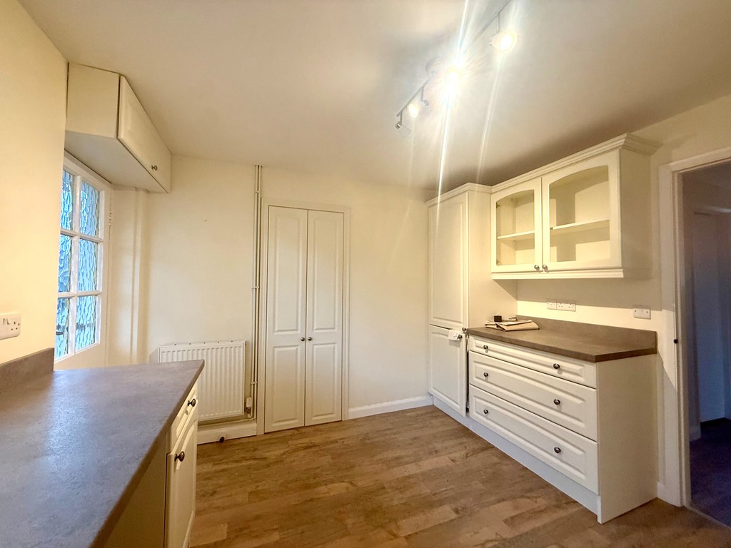 2 bed detached bungalow to rent in Creedy Road, Crediton, EX17 4